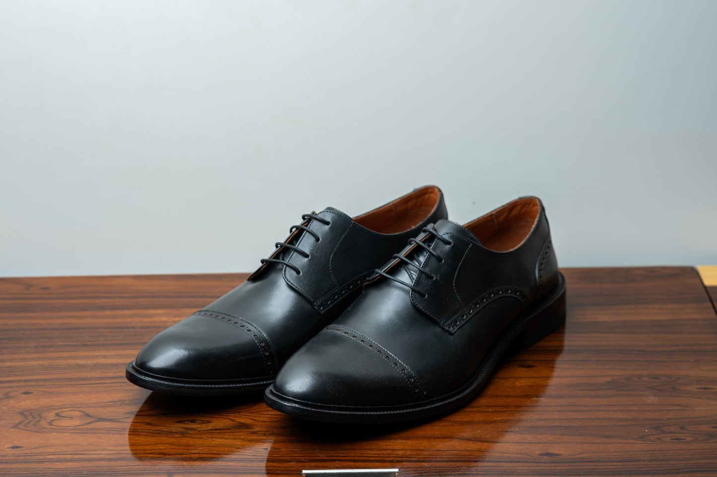 Sapato Oxford de Couro Preto Brogue