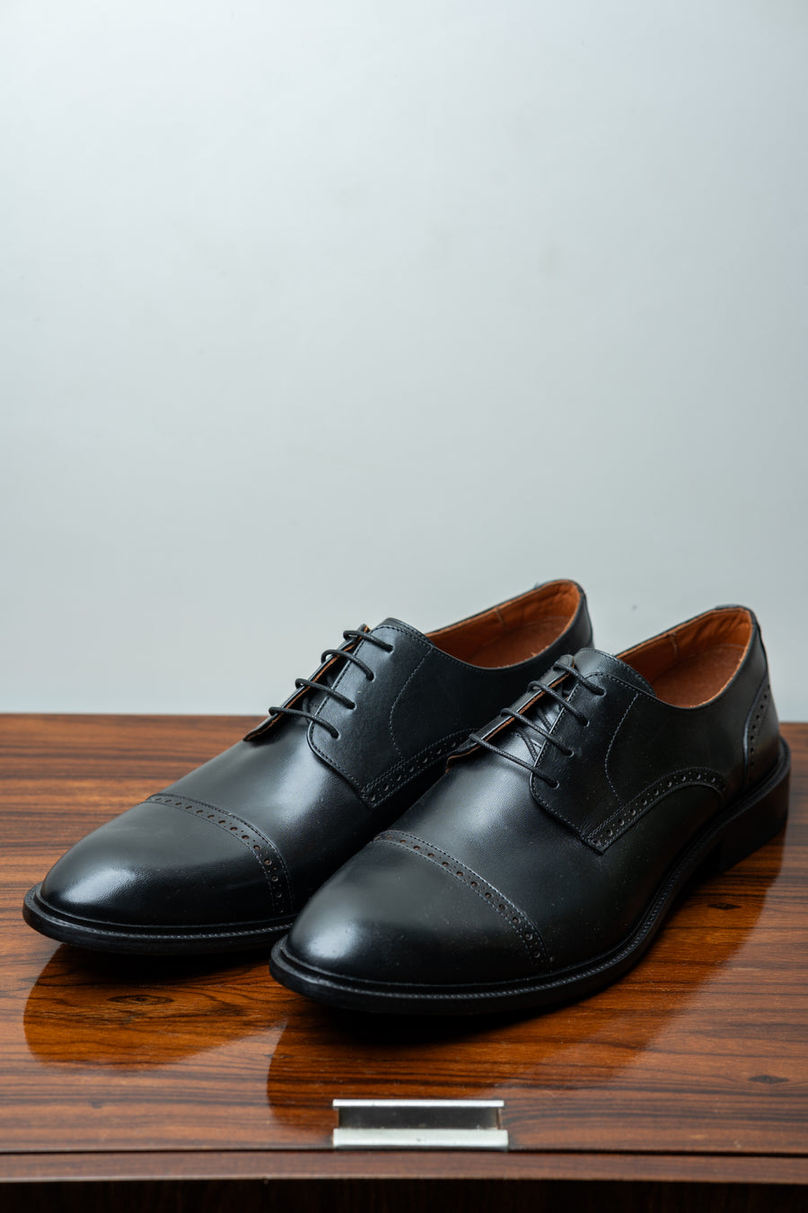Sapato Oxford de Couro Preto Brogue