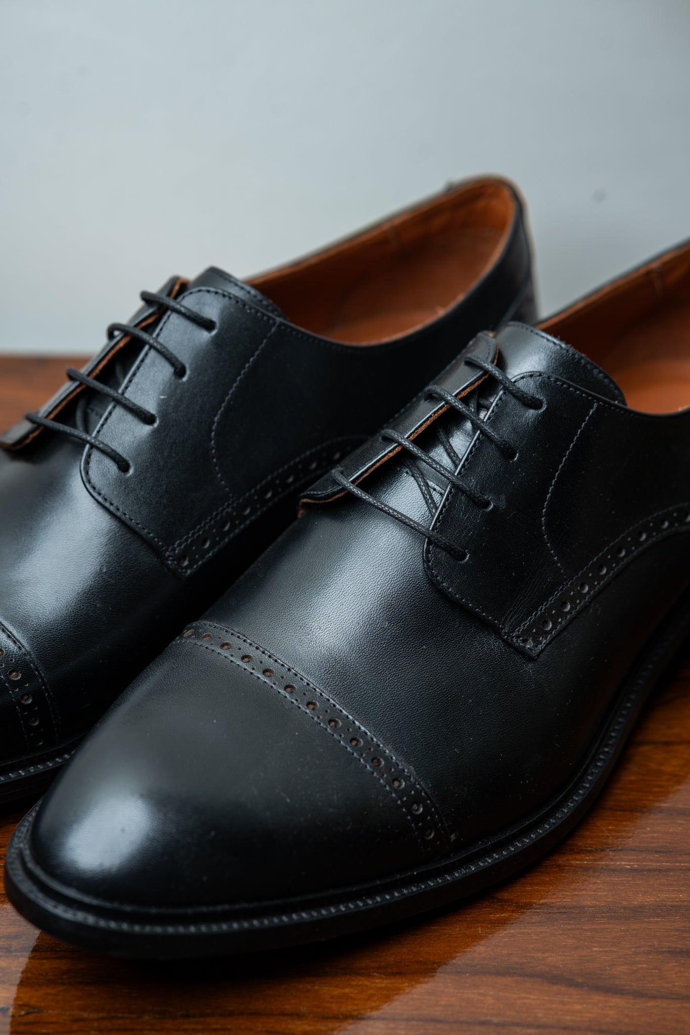 Sapato Oxford de Couro Preto Brogue