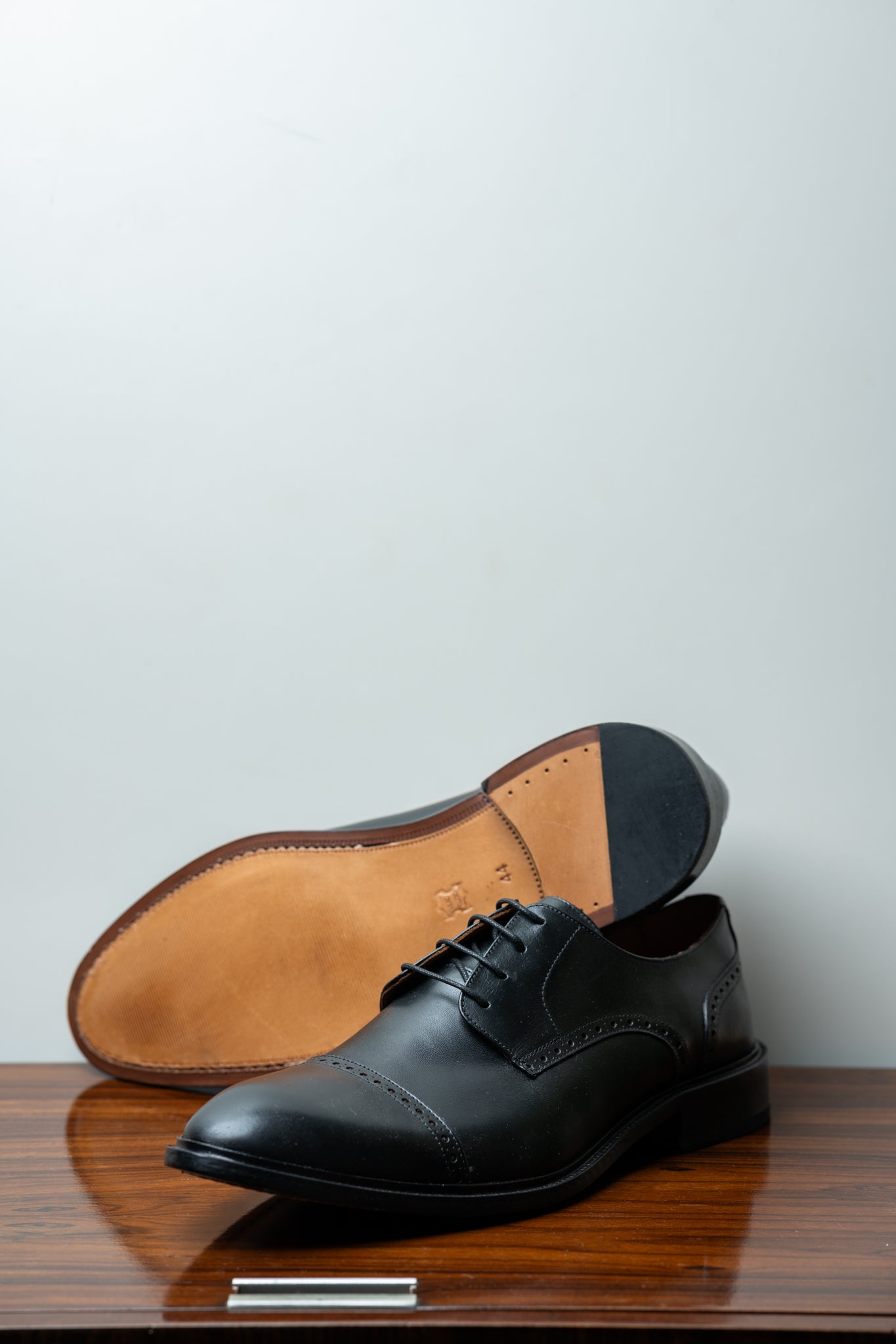 Sapato Oxford de Couro Preto Brogue